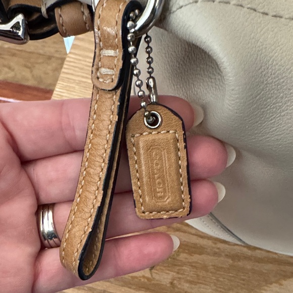 Coach  Hobo Bag with COA - Picture 7 of 9